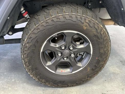 Used 2022 Jeep Gladiator Rubicon AWD/4WD image 12