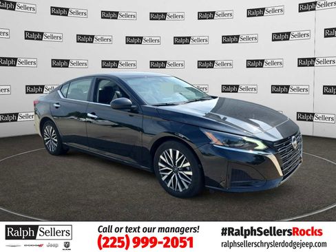 Used 2025 Nissan Altima 2.5 SV FWD image 1