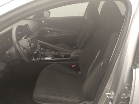 Used 2022 Hyundai Elantra SEL w/ Convenience Package FWD image 17