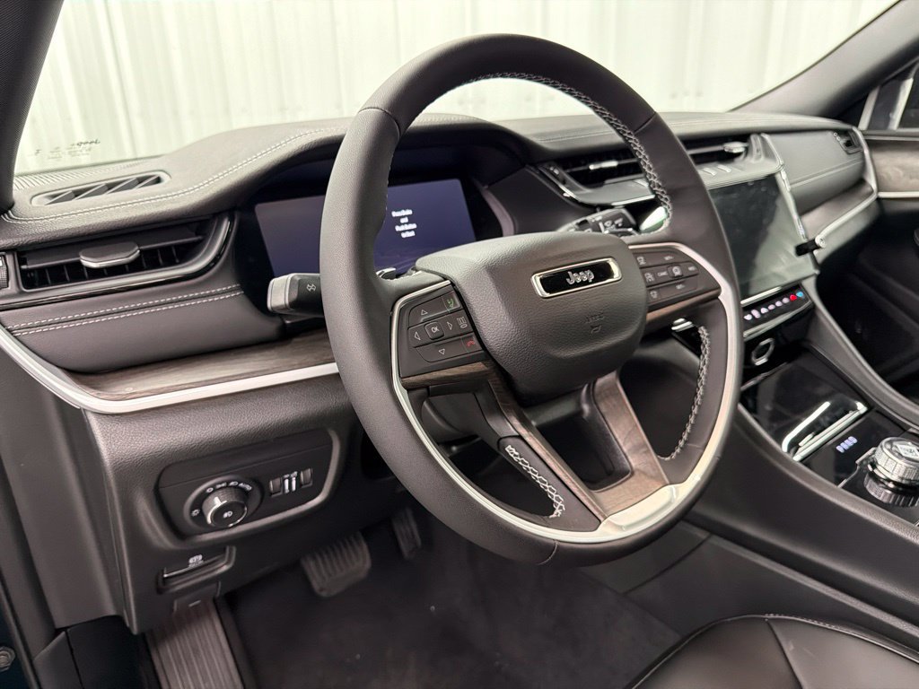 New 2027 Jeep Grand Cherokee Limited RWD image 12