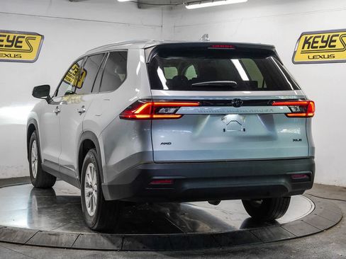 Used 2025 Toyota Grand Highlander AWD image 2