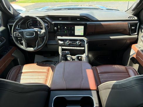 Used 2025 GMC Sierra 1500 Denali Ultimate AWD/4WD image 7