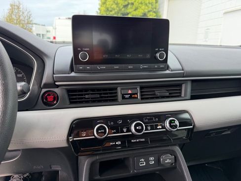 Used 2023 Honda Pilot LX image 23