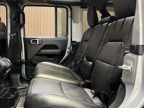 Used 2022 Jeep Wrangler Unlimited Rubicon 4xe AWD/4WD image 39