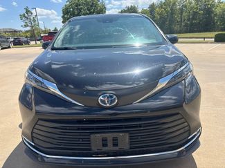 Used 2024 Toyota Sienna XLE FWD video 2