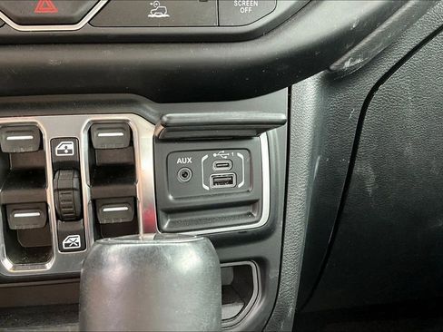 Used 2021 Jeep Wrangler Unlimited Sahara AWD/4WD image 17
