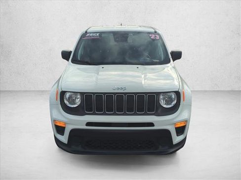 Used 2023 Jeep Renegade Latitude image 2
