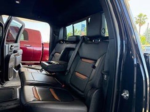 Used 2022 GMC Sierra 3500 AT4 w/ AT4 Preferred Package AWD/4WD image 18