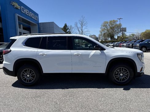 Used 2025 GMC Acadia Elevation FWD image 2