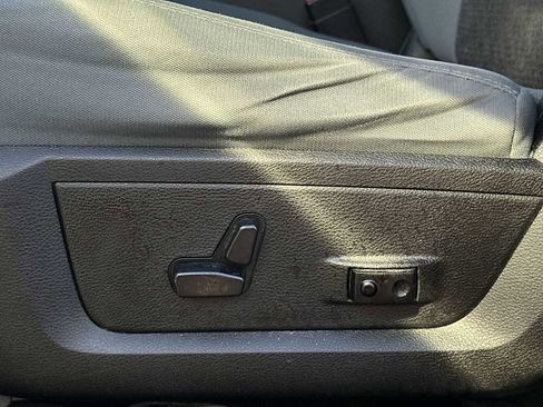 Used 2019 RAM 1500 Classic SLT w/ Luxury Group image 14