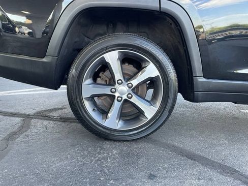 Used 2023 Jeep Grand Cherokee L Limited AWD/4WD image 35