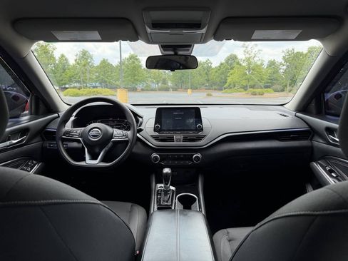Used 2021 Nissan Altima 2.5 SV FWD image 12