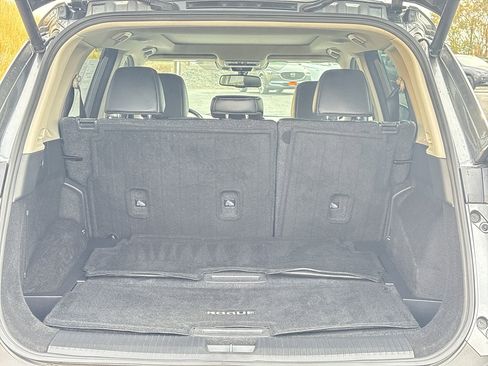 Used 2023 Nissan Rogue SL w/ SL Premium Package image 10