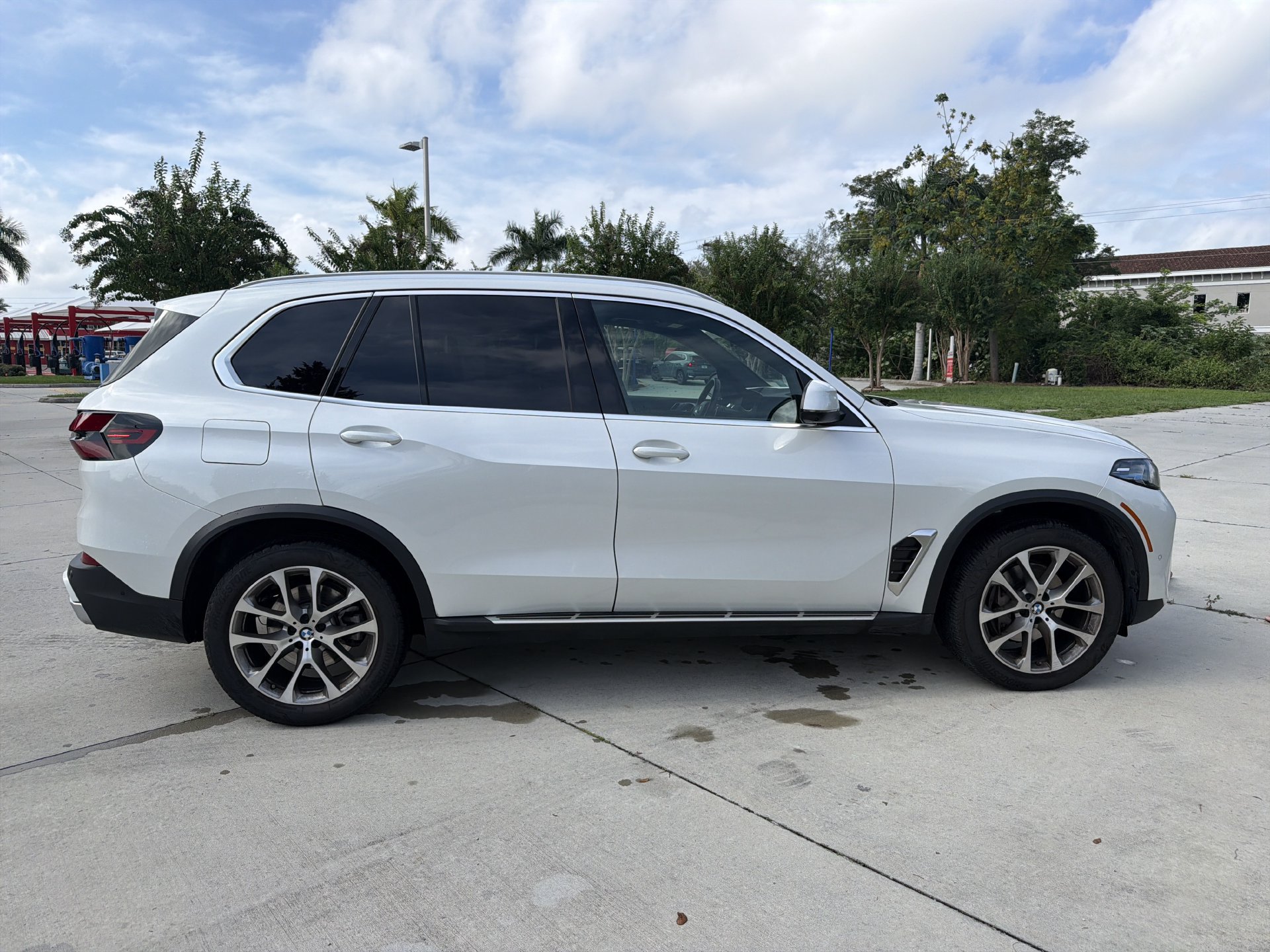 Certified 2026 BMW X5 xDrive40i AWD/4WD image 3