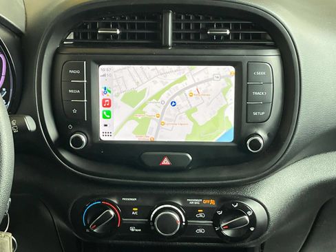 Used 2025 Kia Soul LX w/ LX Technology Package FWD image 16