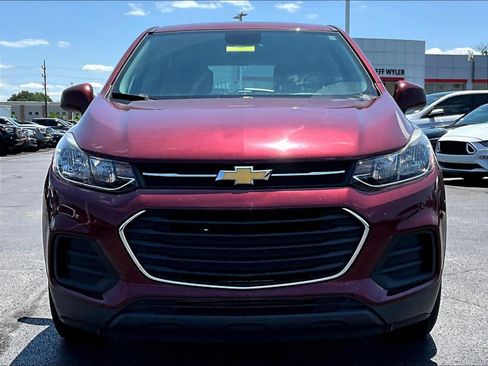 Used 2017 Chevrolet Trax LS FWD image 2