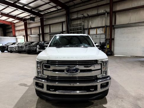 Used 2018 Ford F250 Lariat w/ Chrome Package image 10