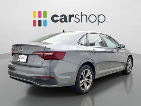 Used 2023 Volkswagen Jetta SE w/ Panoramic Sunroof Package FWD image 5