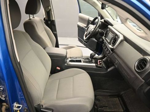 Used 2018 Toyota Tacoma SR5 AWD/4WD image 14