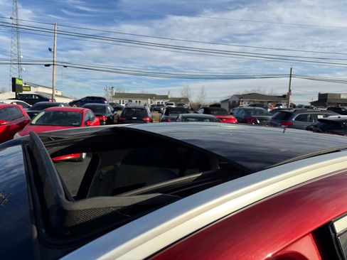 Used 2018 Mercedes-Benz GLC 300 4MATIC image 32