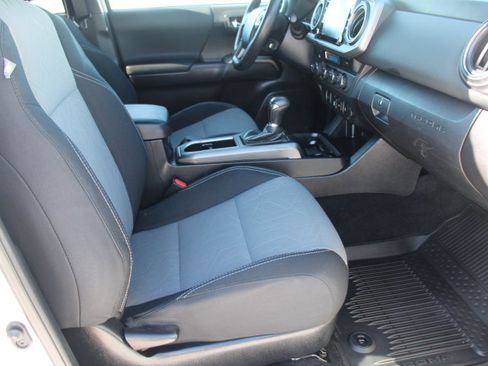 Certified 2023 Toyota Tacoma TRD Off-Road AWD/4WD image 21