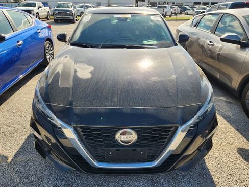 Used 2022 Nissan Altima 2.5 SV image 2