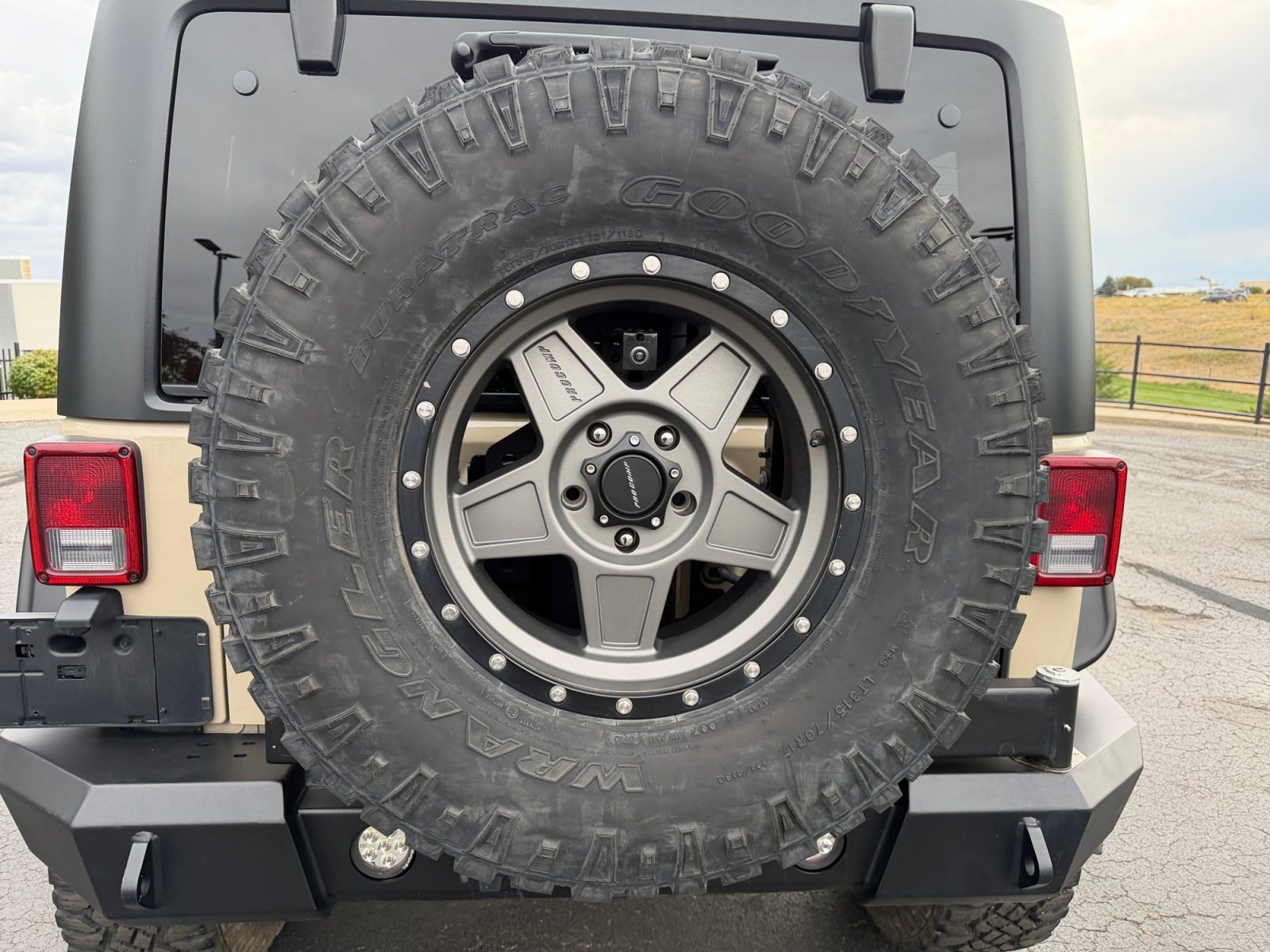 Used 2016 Jeep Wrangler Unlimited Rubicon w/ Connectivity Group AWD/4WD image 23