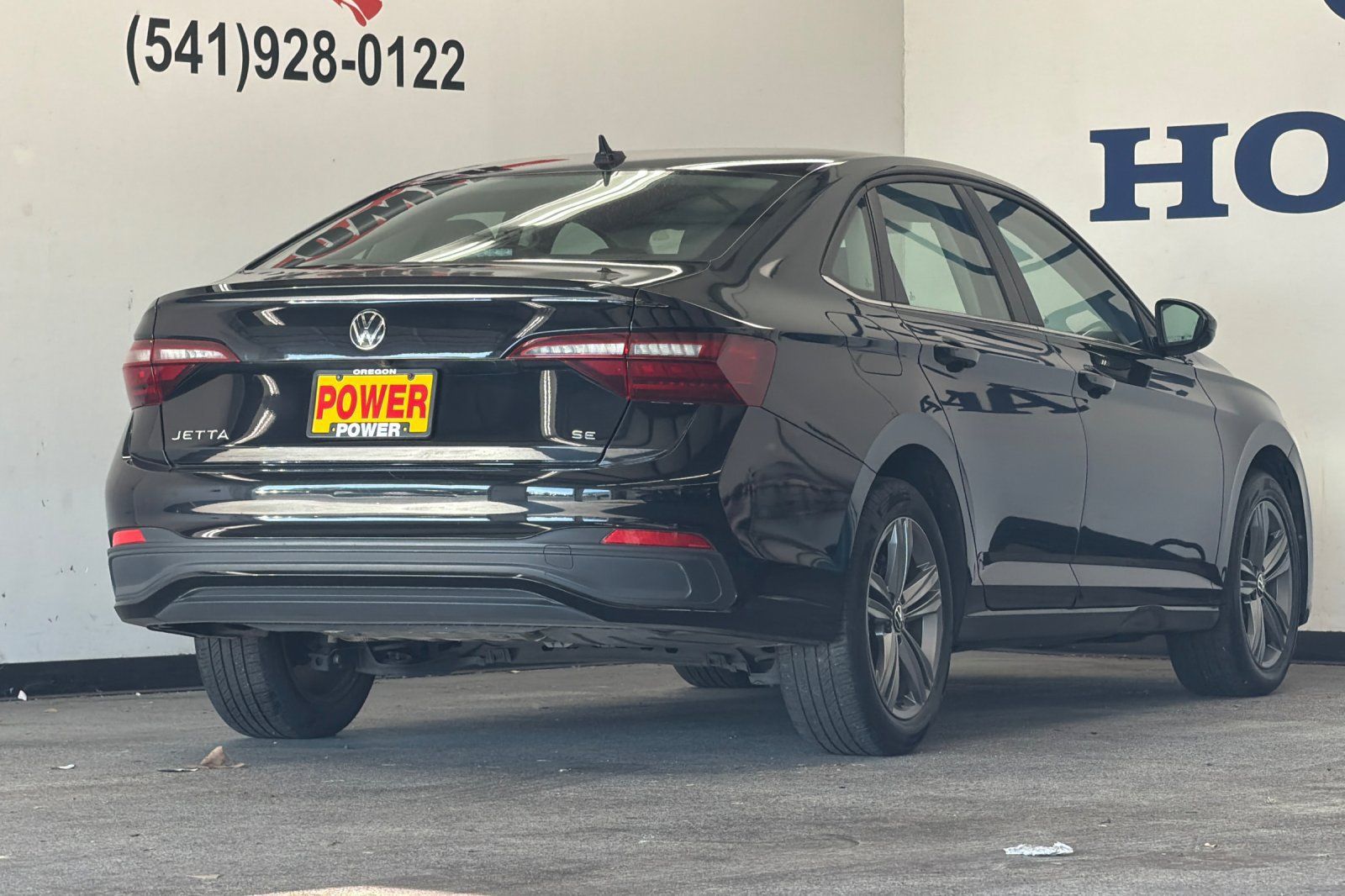 Used 2024 Volkswagen Jetta SE FWD image 3