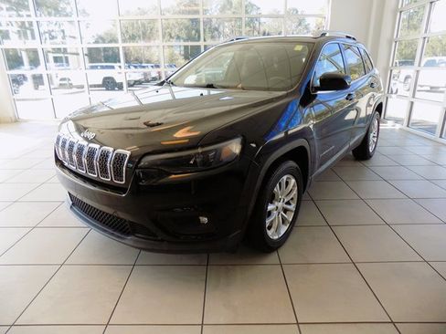 Used 2019 Jeep Cherokee Latitude w/ Popular Appearance Group image 3