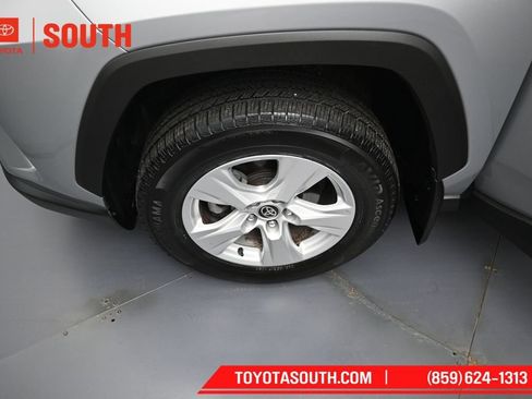 Used 2021 Toyota RAV4 XLE AWD/4WD image 28