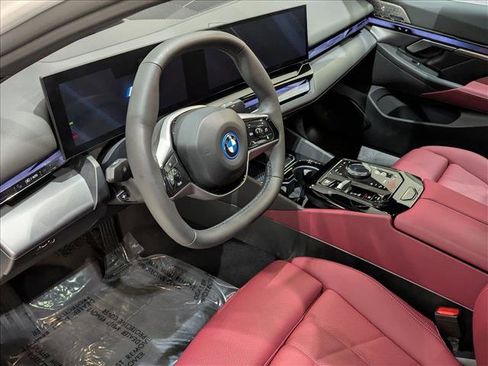 Certified 2024 BMW i5 eDrive40i w/ M Sport Package image 10