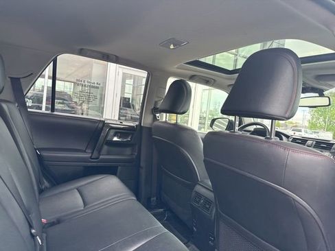 Used 2018 Toyota 4Runner TRD Off-Road Premium AWD/4WD image 28