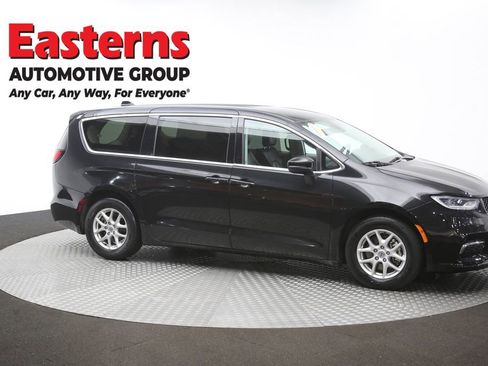 Used 2023 Chrysler Pacifica Touring-L FWD image 49