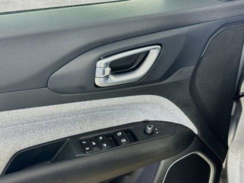 Used 2023 Jeep Compass Sport image 21