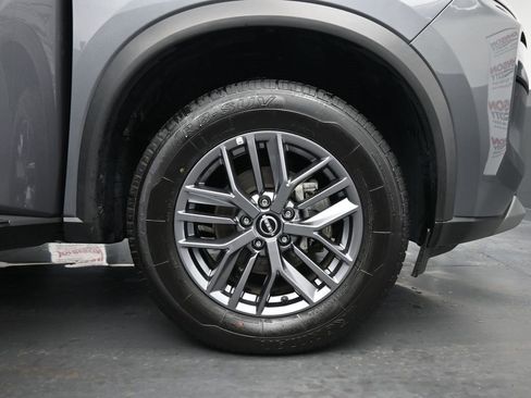 Used 2023 Nissan Rogue S image 11