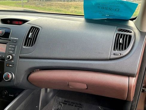 Used 2011 Kia Forte EX FWD image 22
