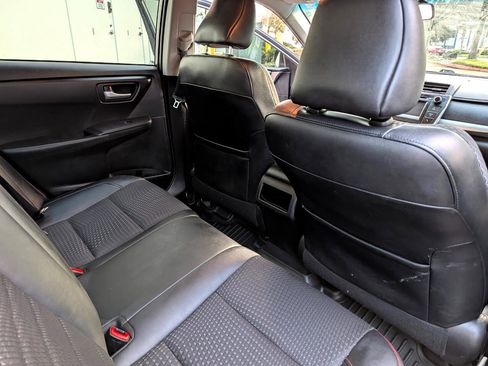 Used 2015 Toyota Camry SE image 10