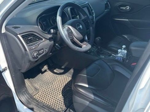 Used 2019 Jeep Cherokee Latitude Plus w/ Comfort/Convenience Group AWD/4WD image 4