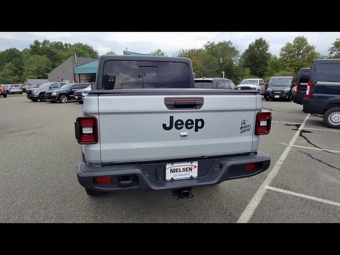 Used 2024 Jeep Gladiator Sport AWD/4WD image 7