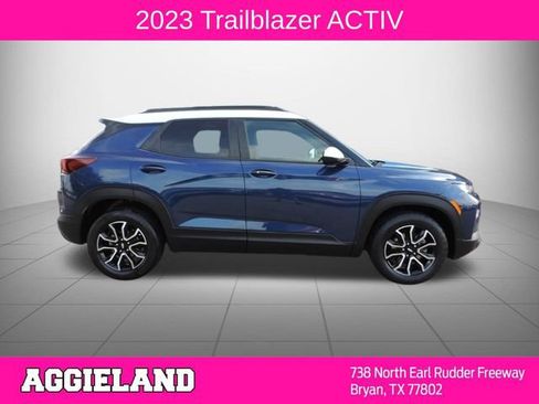 Used 2023 Chevrolet TrailBlazer ACTIV w/ Convenience Package FWD image 2