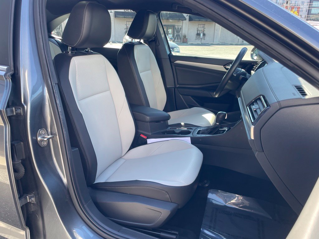 Used 2019 Volkswagen Jetta R-Line w/ R-Line Cold Weather Package FWD image 29
