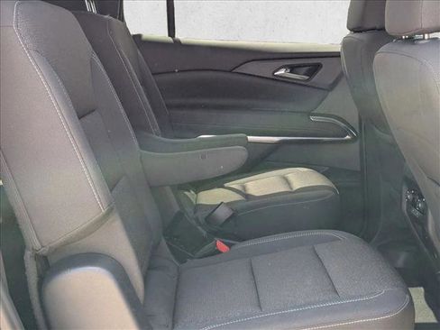 Used 2024 Chevrolet Traverse LT image 18