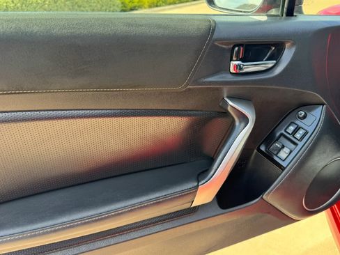 Used 2020 Toyota 86 RWD image 25