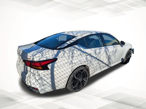 Used 2024 Nissan Altima 2.5 SR image 3