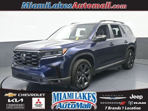 Used 2025 Honda Pilot Sport image 1
