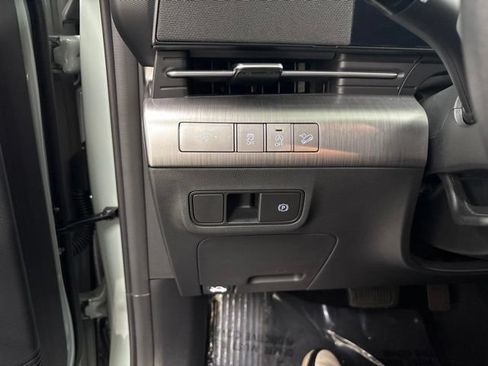 Used 2024 Hyundai Kona SE FWD image 22