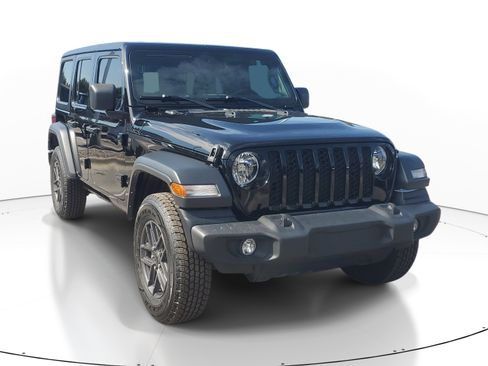 Used 2024 Jeep Wrangler Unlimited Sport AWD/4WD image 2