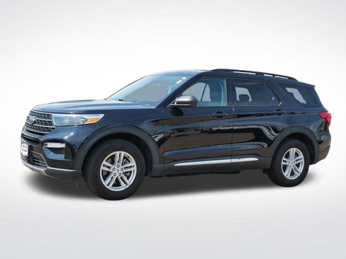 Used 2024 Ford Explorer XLT w/ Equipment Group 202A AWD/4WD image 7