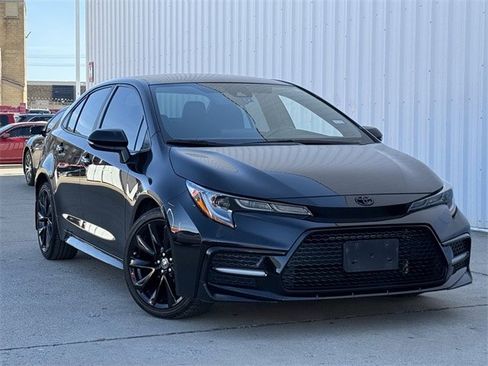 Used 2022 Toyota Corolla SE image 2