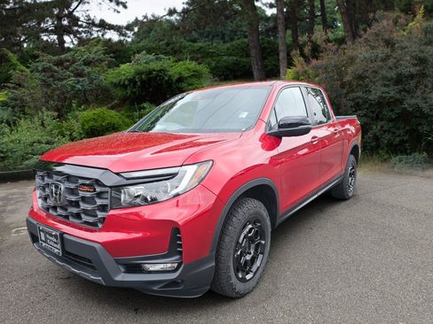 Used 2025 Honda Ridgeline TrailSport+ image 3